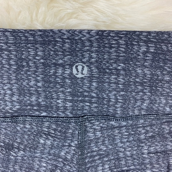 Lululemon Wunder Under Crops Ziggy Wee 4 - Picture 2 of 3
